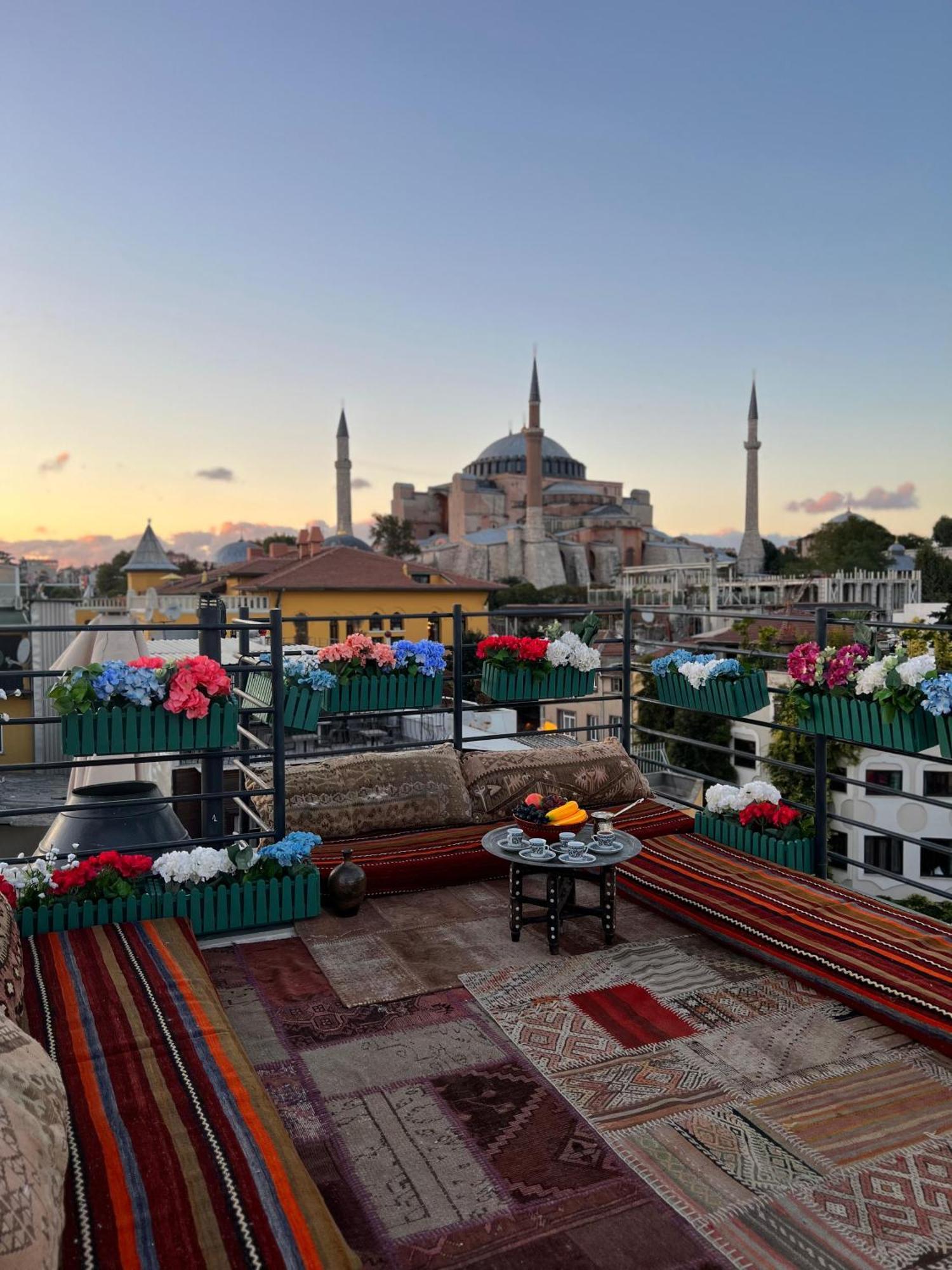 Henna Hotel Istanbul Exterior photo